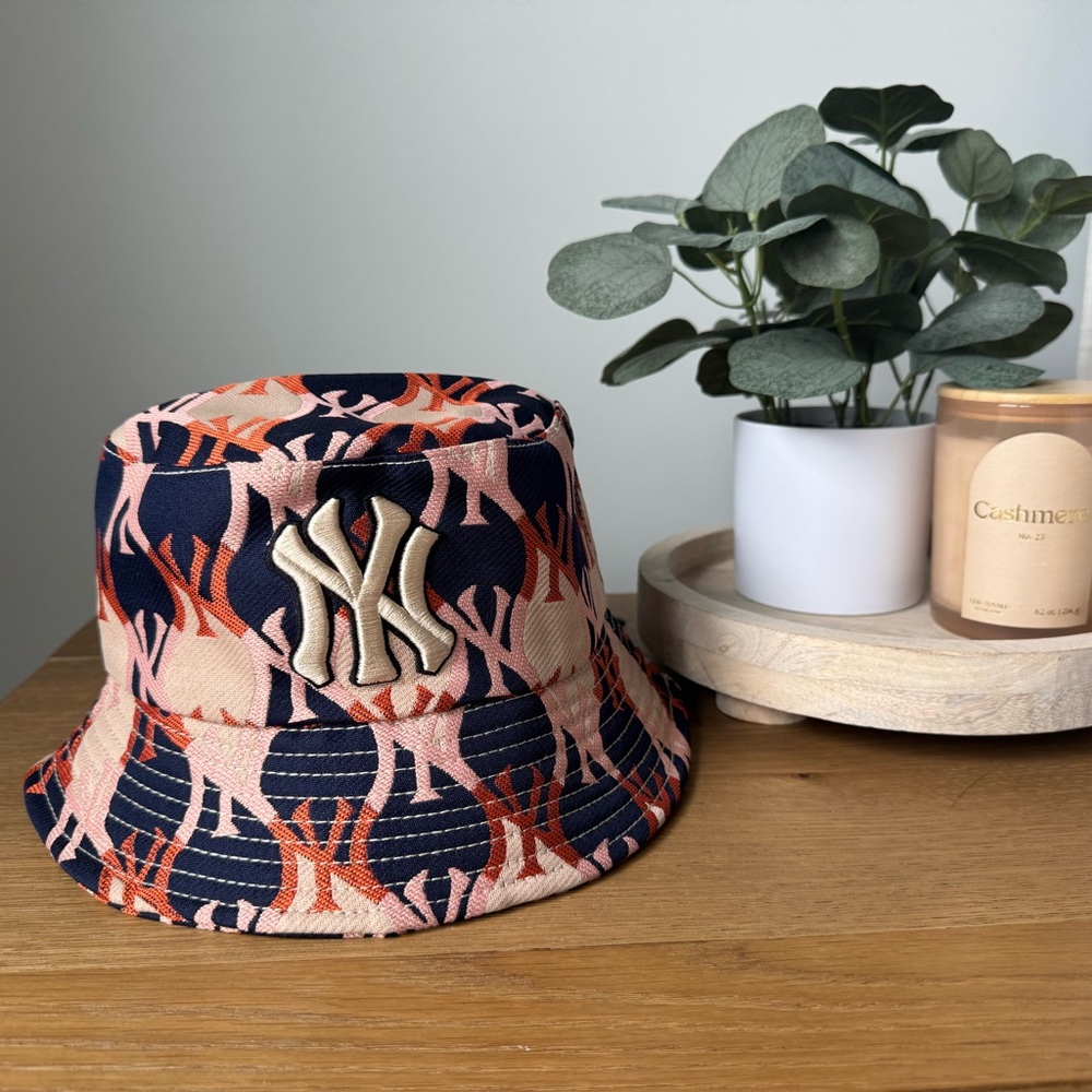 New York Yankees Patterned Bucket Hat
